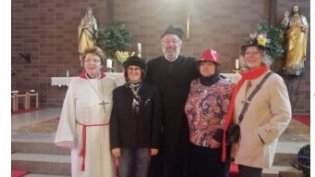 Menschen mit faschingskostümen