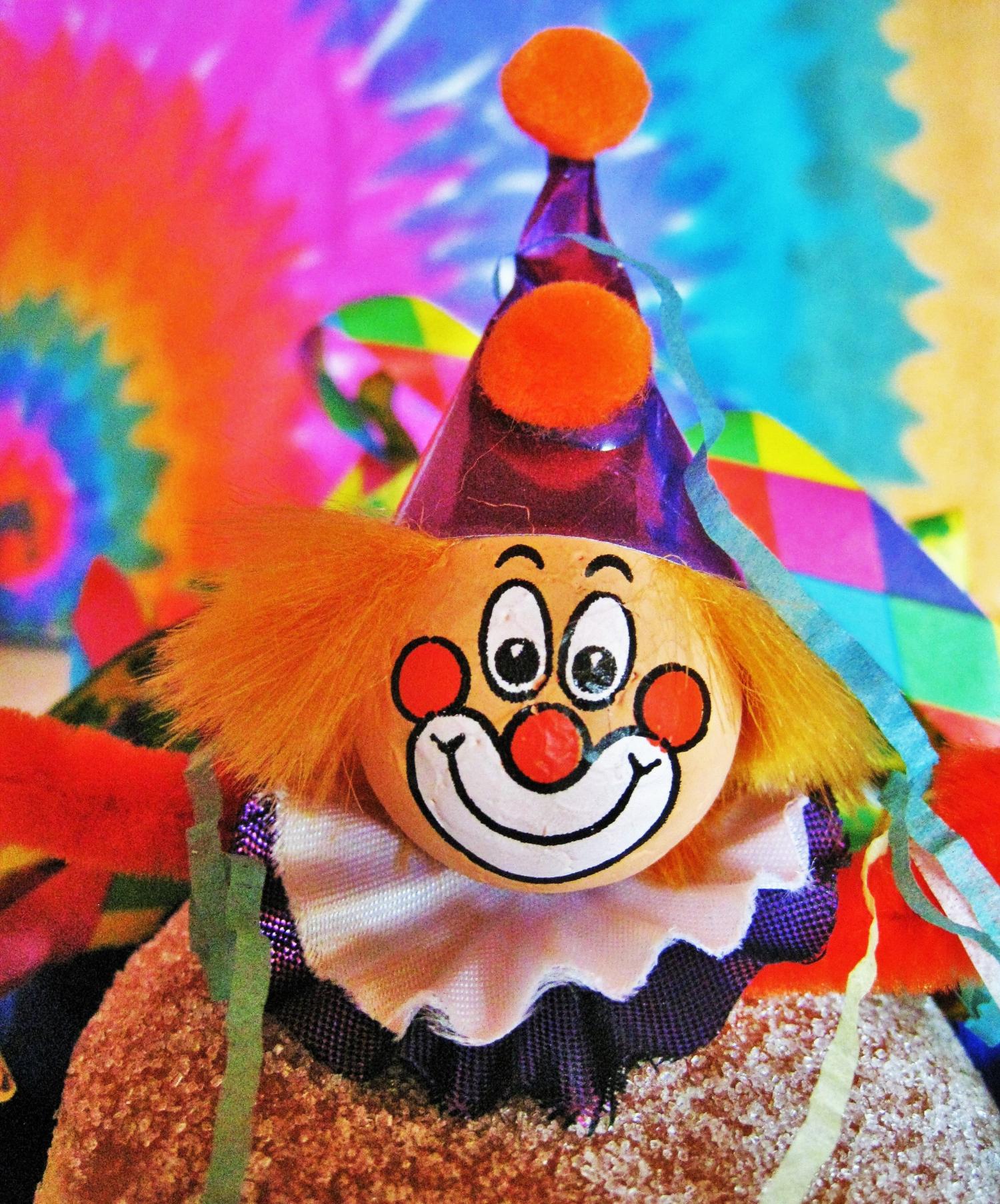 carnival-clown-1149326_by_ASSY_pixabay_pbs